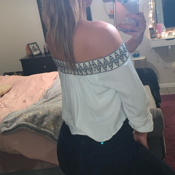 Off the shoulder flowy top - Picture 2 of 2